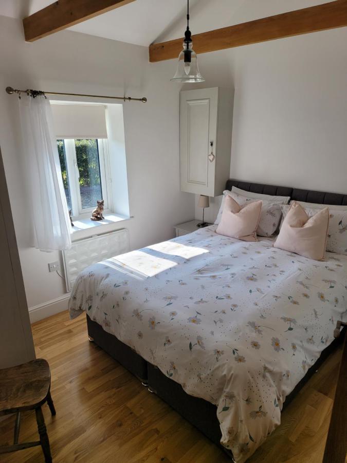 Oak Cottage With Private Log Fired Hot Tub Мейдстън Екстериор снимка